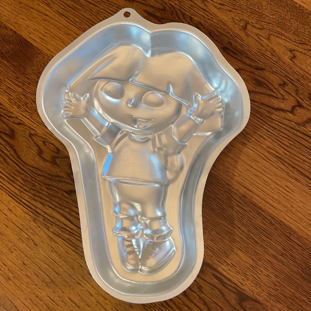 Dora The Explorer Cake Pan - Picture 2 of 3